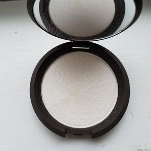 Becca Shimmering Skin Perfector Pressed in Pearl